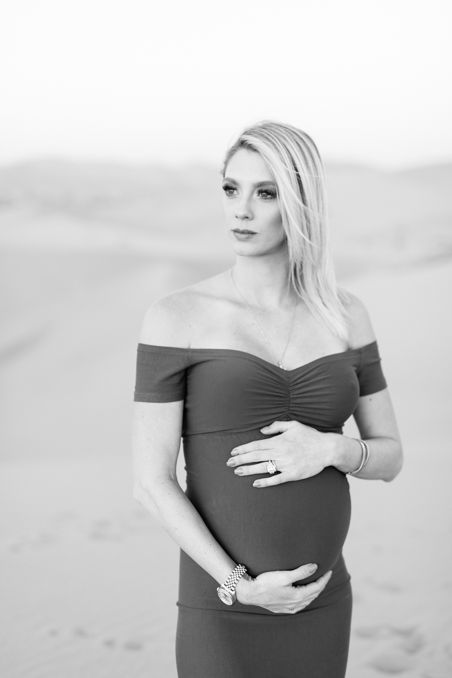 A stunning maternity portrait shoot in the beautiful Glamis Sand Dunes in California. More on the on the blog! #MaternityPhotography #MaternityPictures #MaternityPhotographyPoses #MaternityPhotographyIdeas #MaternityOutfits #MaternityDresses #MaternityPortraits #MaternityDesertPhotoshoot #MaternitySandDunes #CaliforniaMaternityStyle #BumpPhotoshoot #BumPhotoshootIdeas #CaliforniaPhotographer #GlamisSandDunes #GlamisSandDunesPhotoShoot #CaliforniaPhotographer