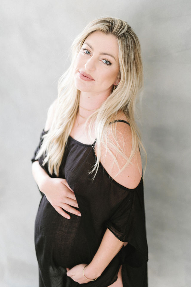 A stunning maternity portraiture shoot photographed at my in-home studio in San Luis Obispo. See more over on the blog #MaternityPortraits #MaternityPortraitOutfitIdeas #MaternityPhotography #SanLuisObispo #SantaBarbara #PismoBeachCalifornia #BabyBump #WaitingForBaby #MaternityPortraiture #MaternityPortraitPosingIdeas 